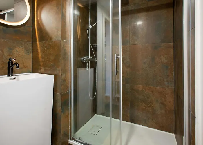 Hyper Centre The Factory 公寓